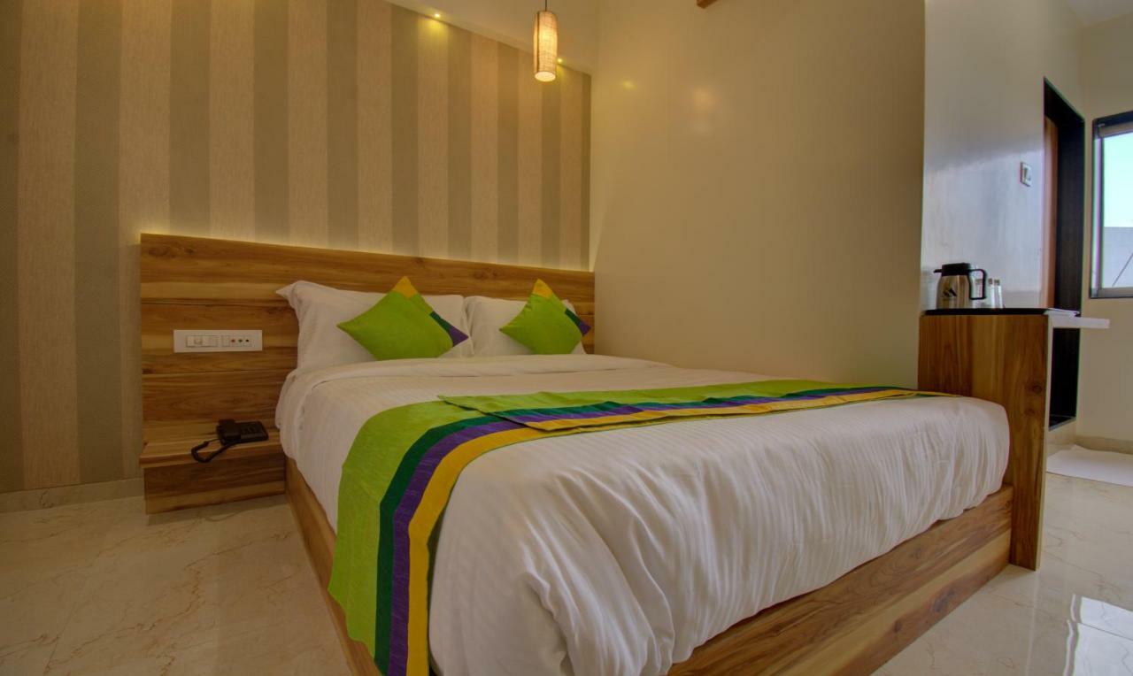 סוראט Hotel Amisha International מראה חיצוני תמונה