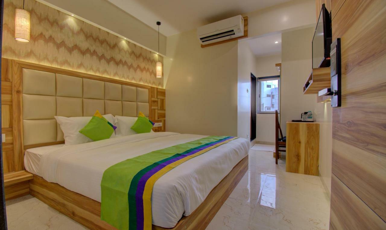 סוראט Hotel Amisha International מראה חיצוני תמונה