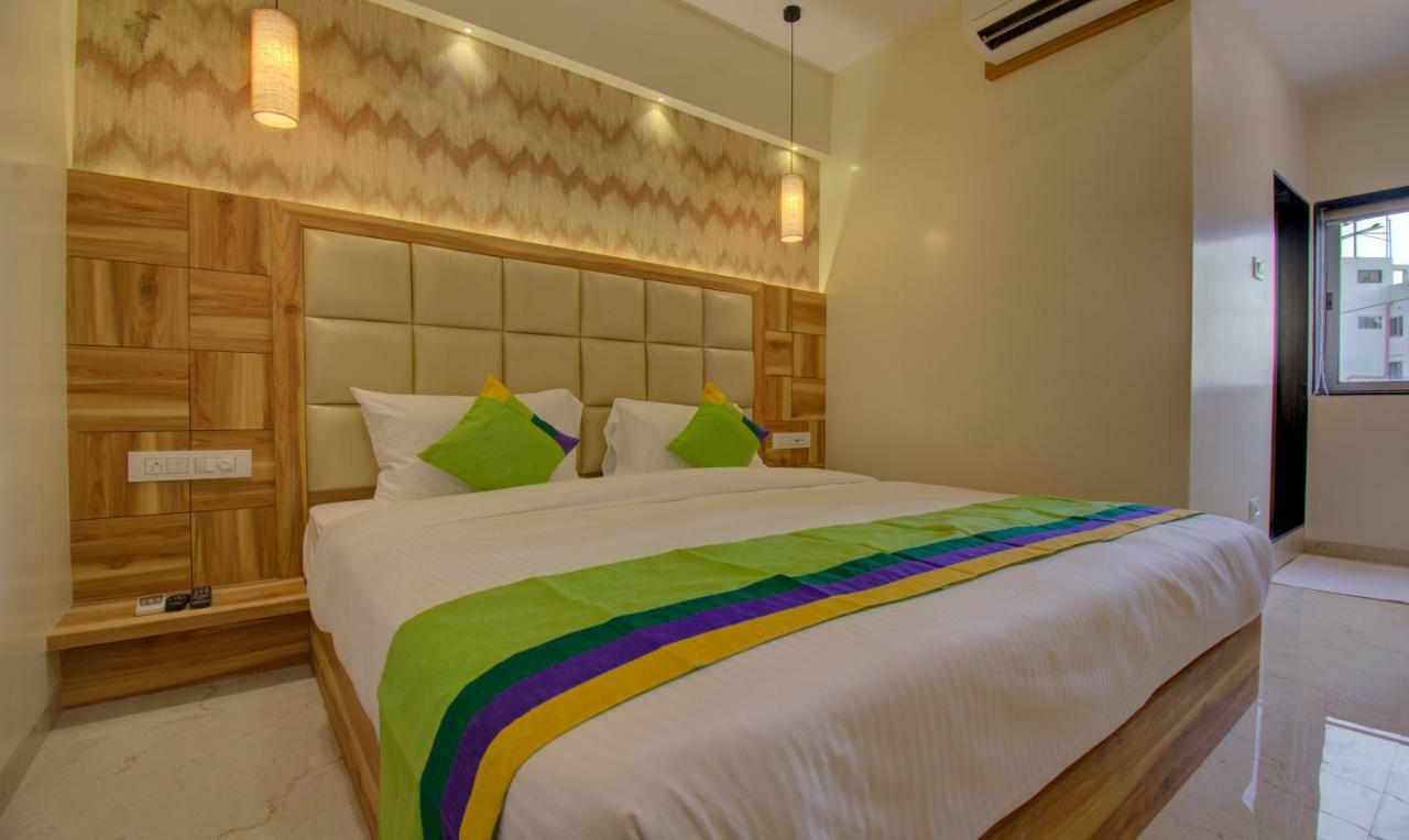 סוראט Hotel Amisha International מראה חיצוני תמונה