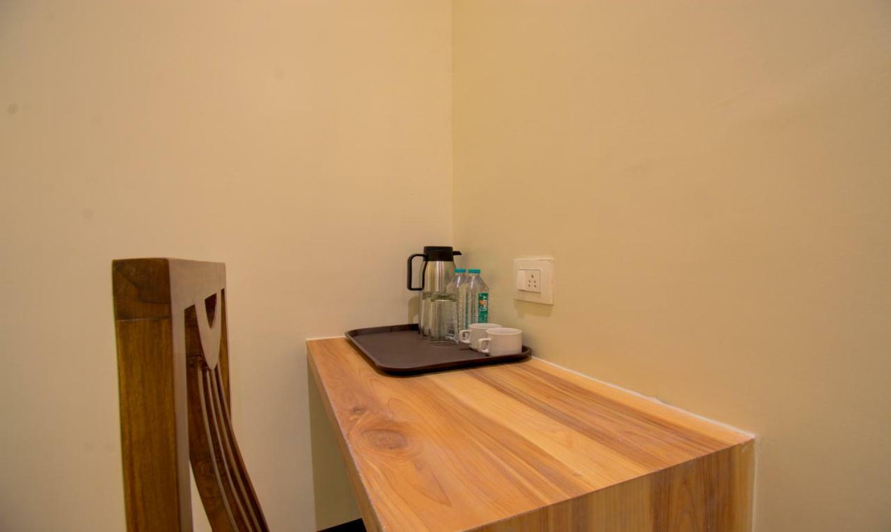 סוראט Hotel Amisha International מראה חיצוני תמונה