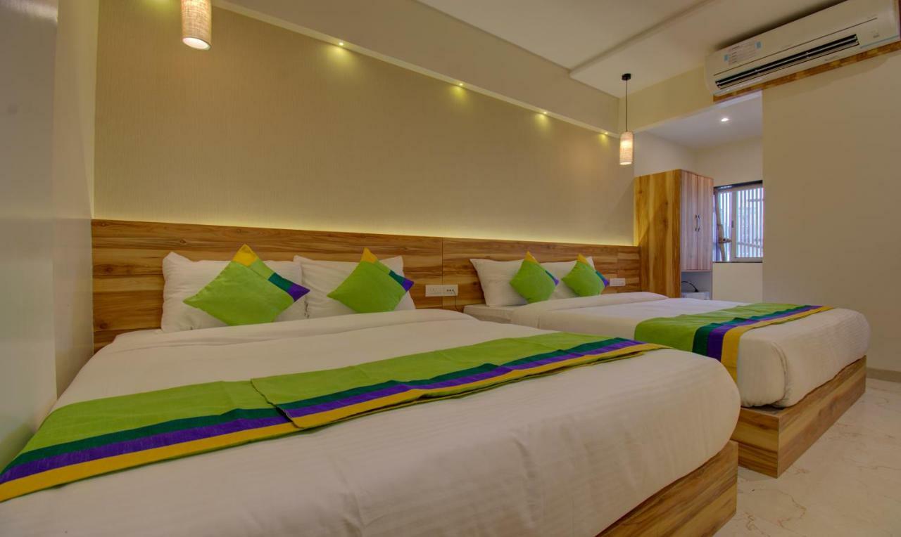 סוראט Hotel Amisha International מראה חיצוני תמונה