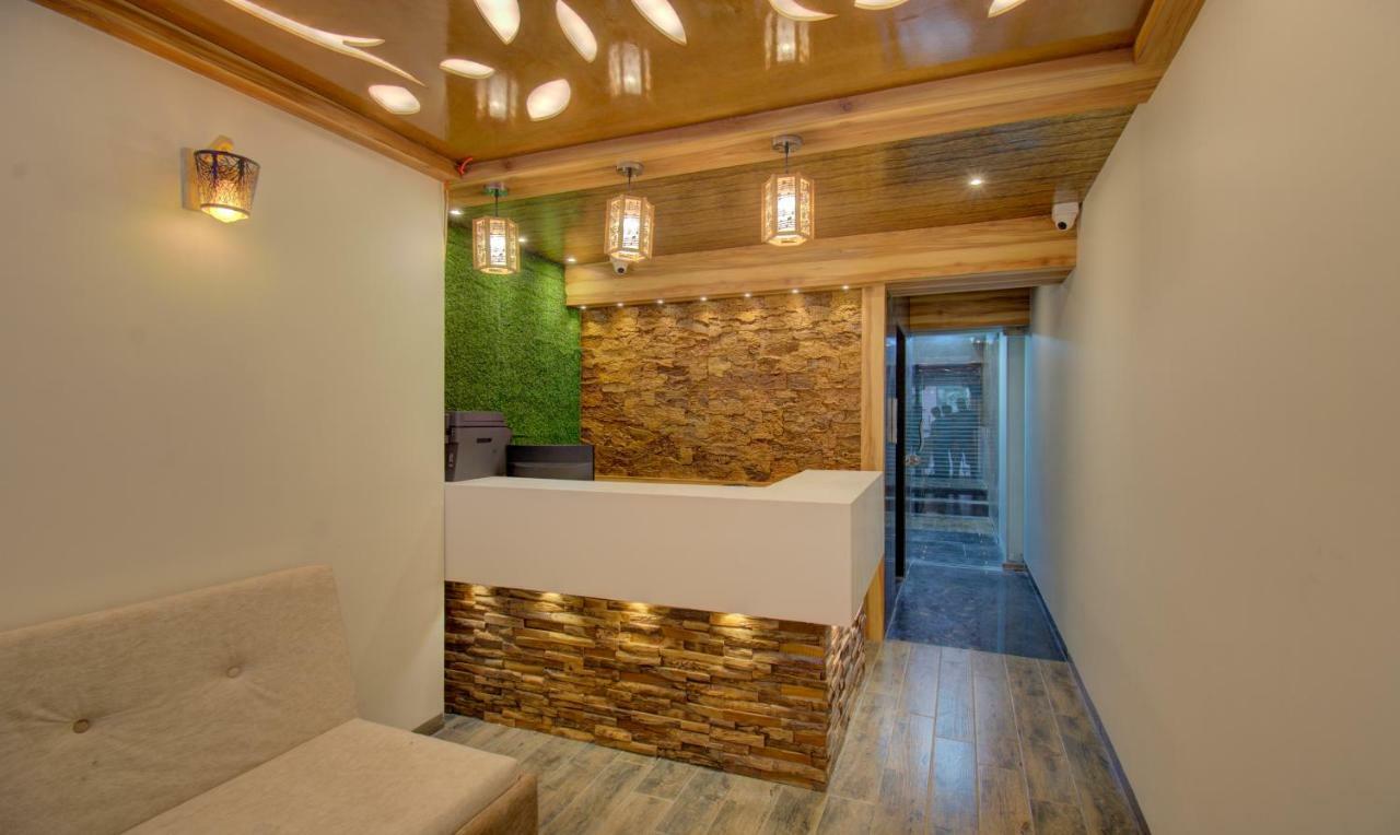 סוראט Hotel Amisha International מראה חיצוני תמונה
