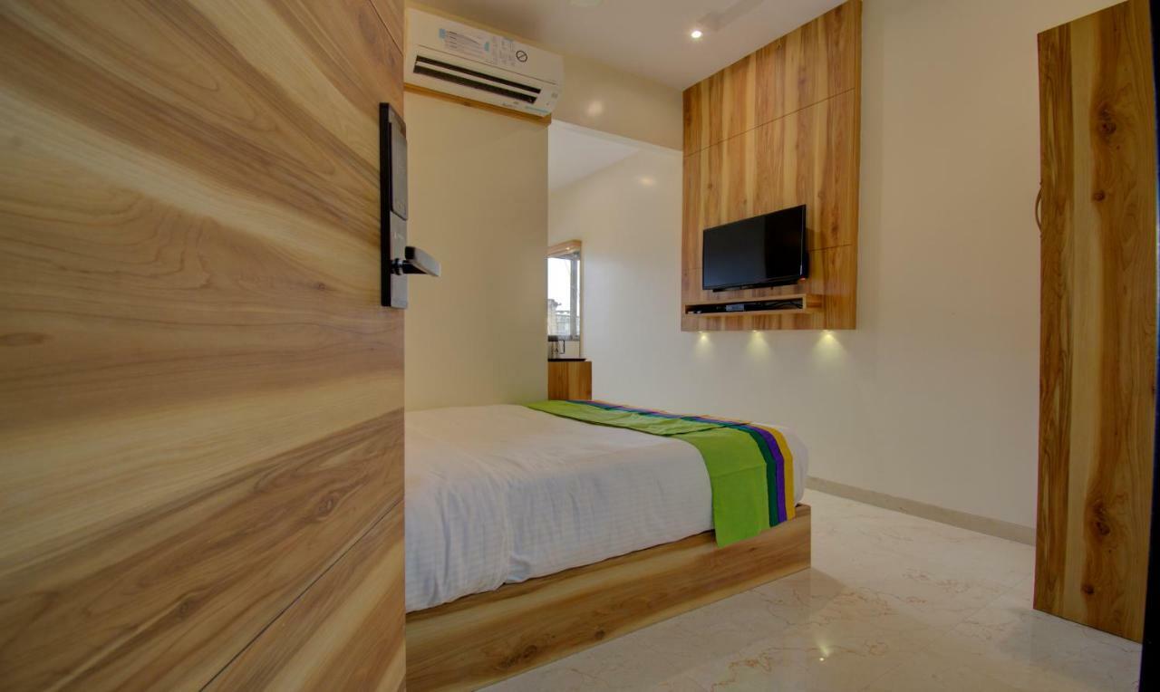 סוראט Hotel Amisha International מראה חיצוני תמונה