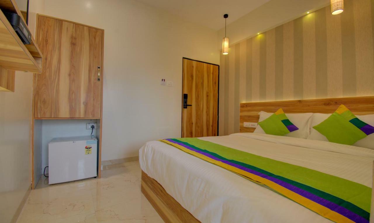 סוראט Hotel Amisha International מראה חיצוני תמונה