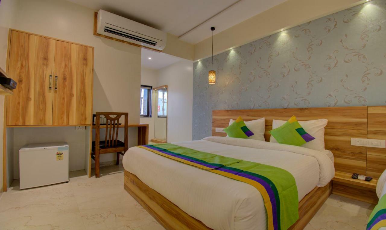 סוראט Hotel Amisha International מראה חיצוני תמונה