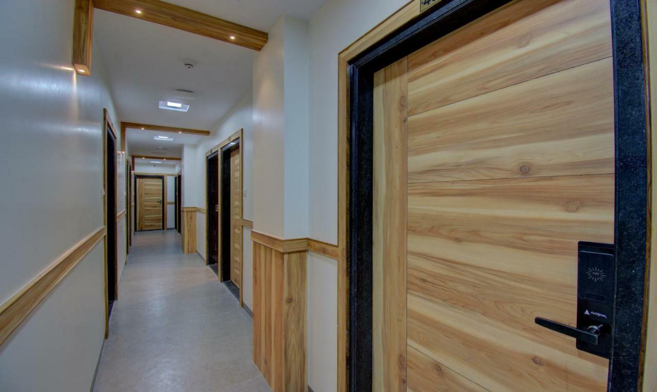 סוראט Hotel Amisha International מראה חיצוני תמונה